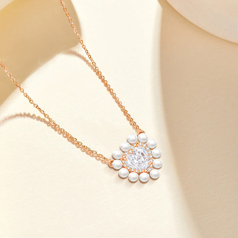 Heart-shaped pearl necklace