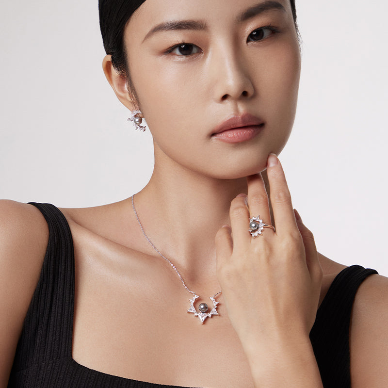 Power of Source Pearl earrings