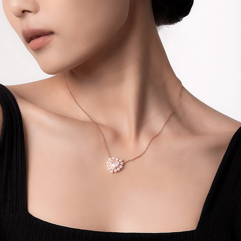 Heart-shaped pearl necklace